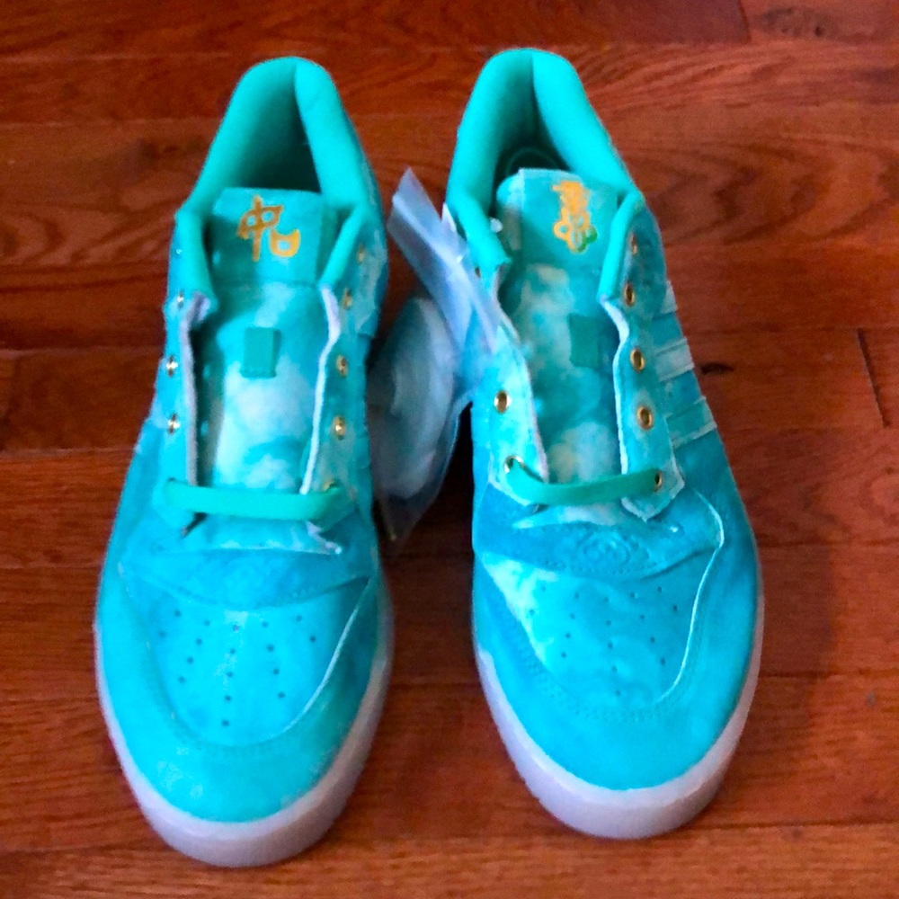 Dead stock!!! Adidas Rivalry Low